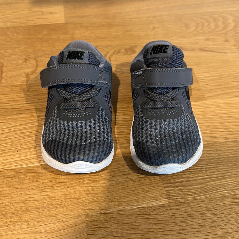 Grey Nike Toddler Shoe Size 6C